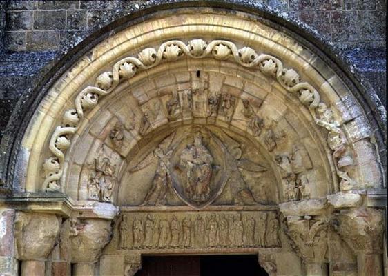Portal tympanum depicting the Madonna and Child (photo) from 