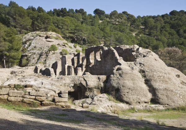 Ruins of the church built by Umar ibn Hafsun (photo)  from 