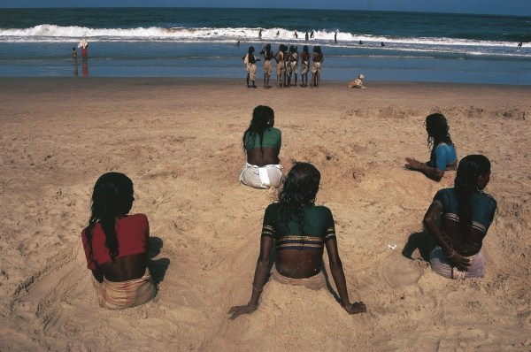 Villagers from hinterland crowd beaches of Goa (photo)  from 