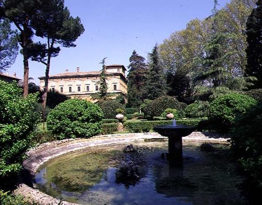 View of the villa from across the fountain and garden, designed by Baldassarre Peruzzi (1481-1536) 1 from 