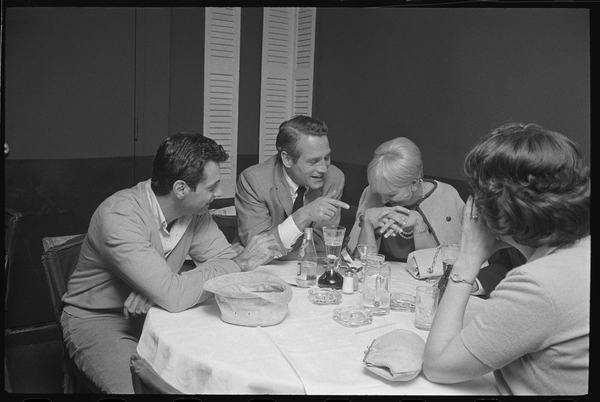 Paul Newman, Mort Sahl and Joanne Woodward joking at dinner from Orlando Suero