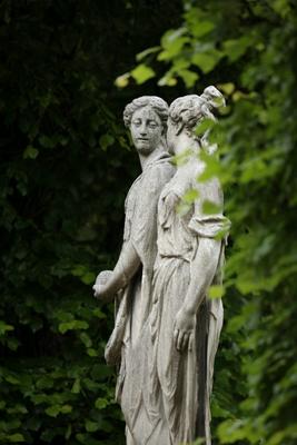 2 Statuen (Wien, Schönbrunn) from Peter Wienerroither