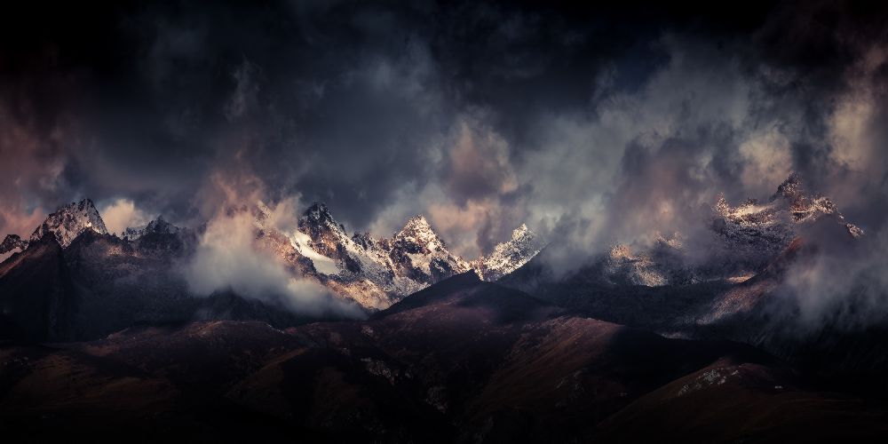 Tibetan snow capped mountains from qiye赣州柒爺
