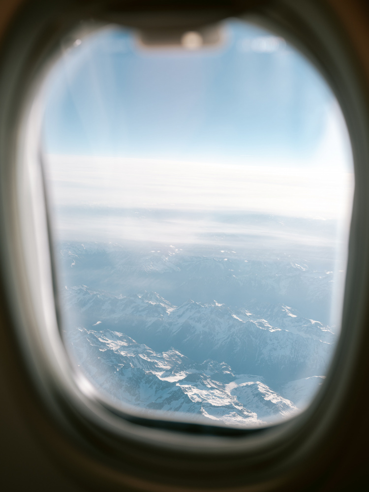 Plane Window View || from Raisa Zwart