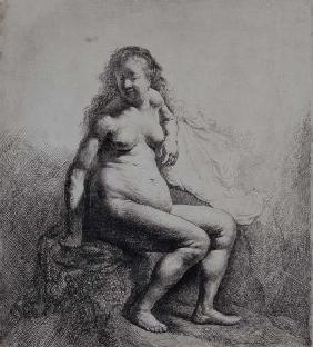 Nakte Frau auf einem Erhügel sitzend