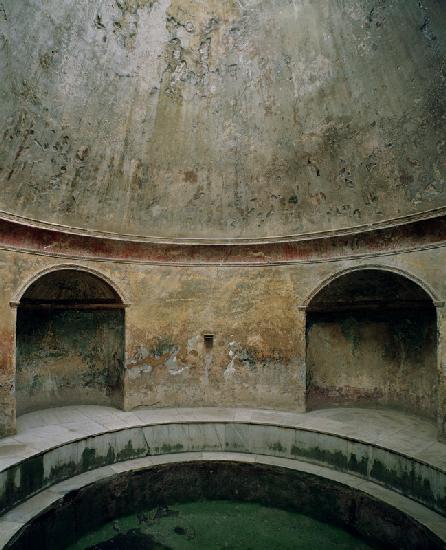 View of the interior of the frigidarium at the Thermae of the Forum (photo) 17th