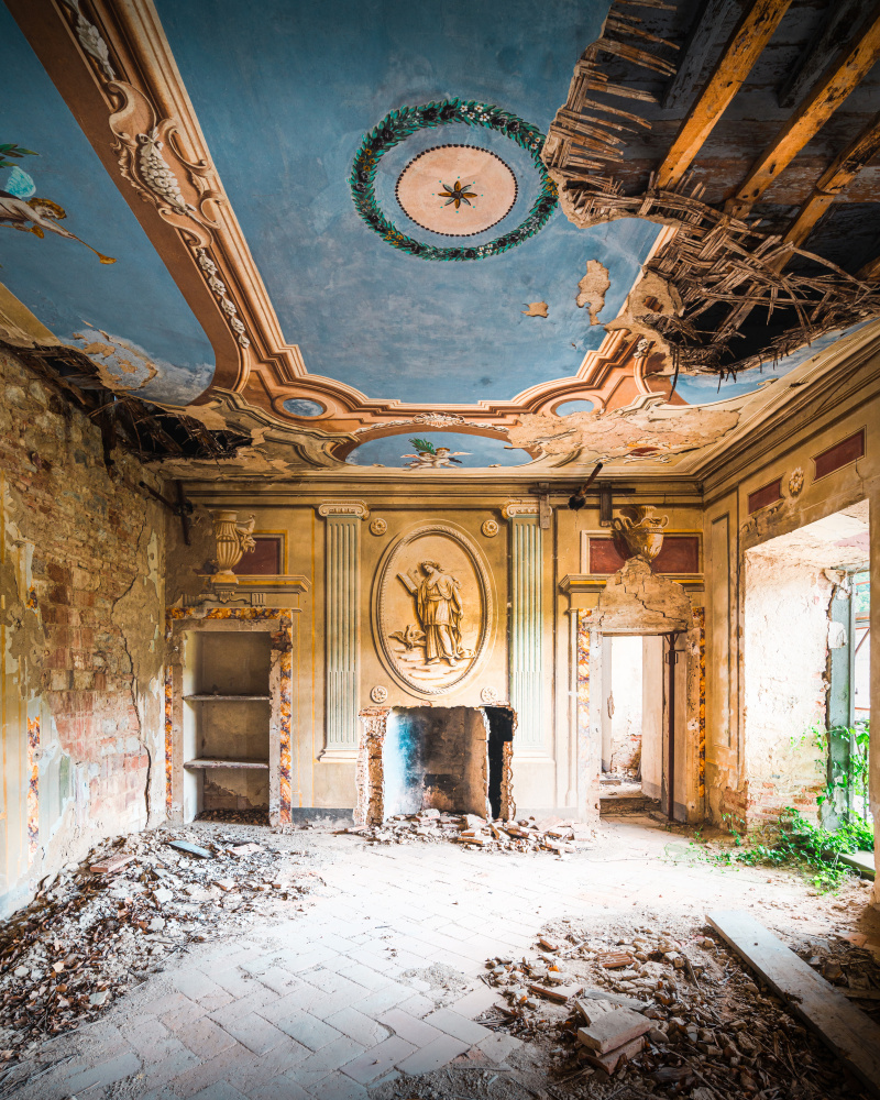 Abandoned Villa with Fresco from Roman Robroek