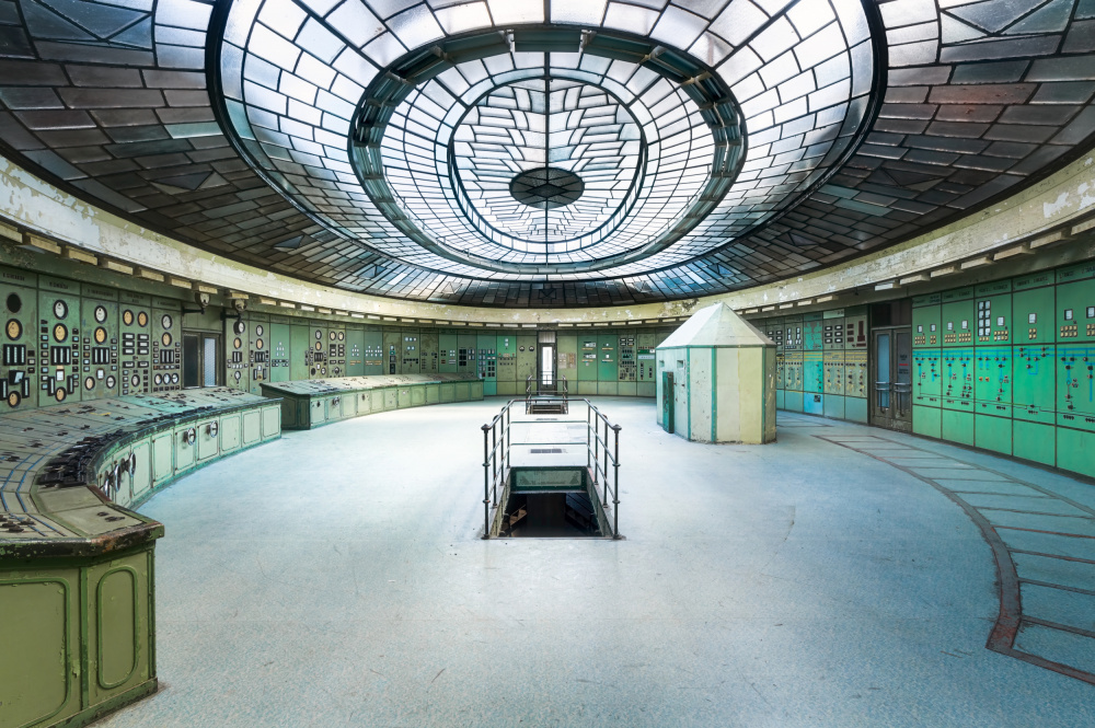 Abandoned Art Deco Control Room from Roman Robroek