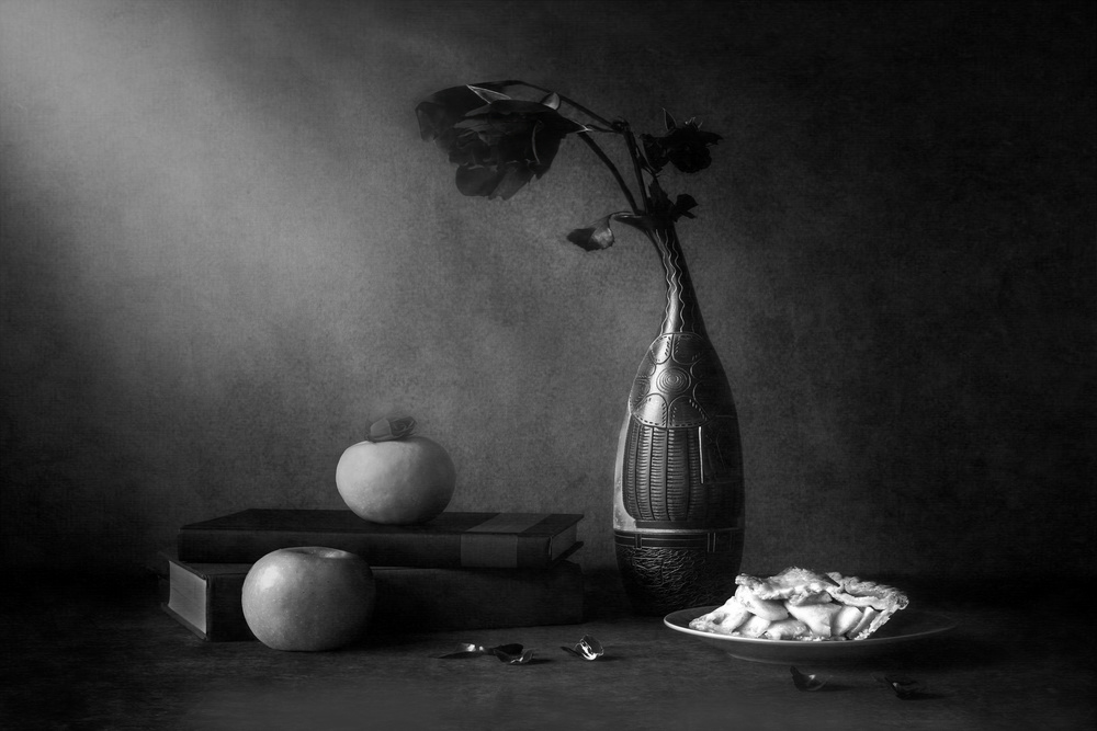 Apples, roses, &amp; books from Siyu and Wei Photography