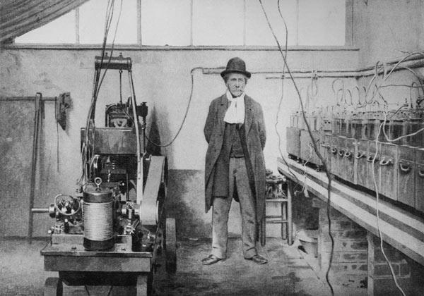 Marcellin Berthelot (1827-1907) in his laboratory in Meudon (Yvelines) (b/w photo) 