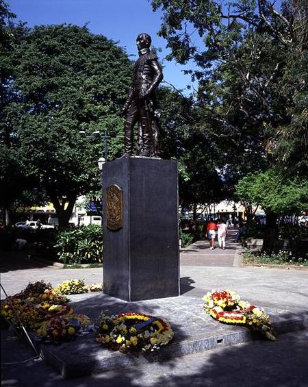 Monument to Simon Bolivar in the Plaza Bolivar (photo) from Venezuelan School