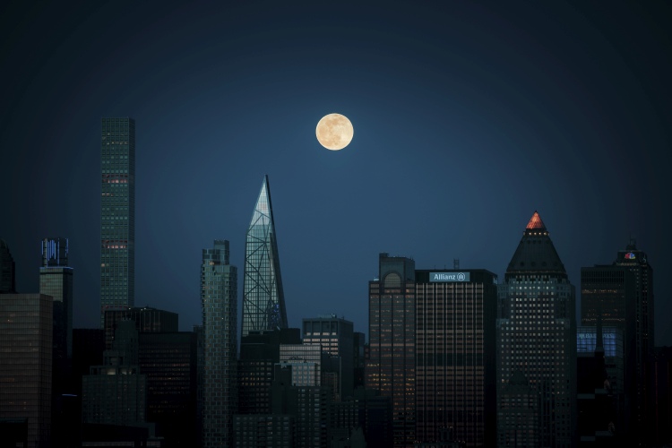 Super-moon over Manhattan from Wei (David) Dai