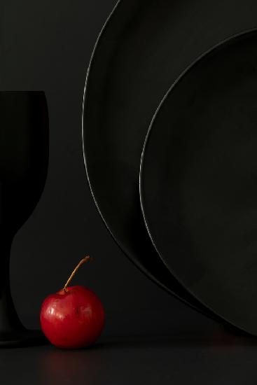Red berry &amp; black dishes