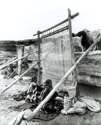 Navajo weavers, c.1914 (b/w photo) from William J. Carpenter