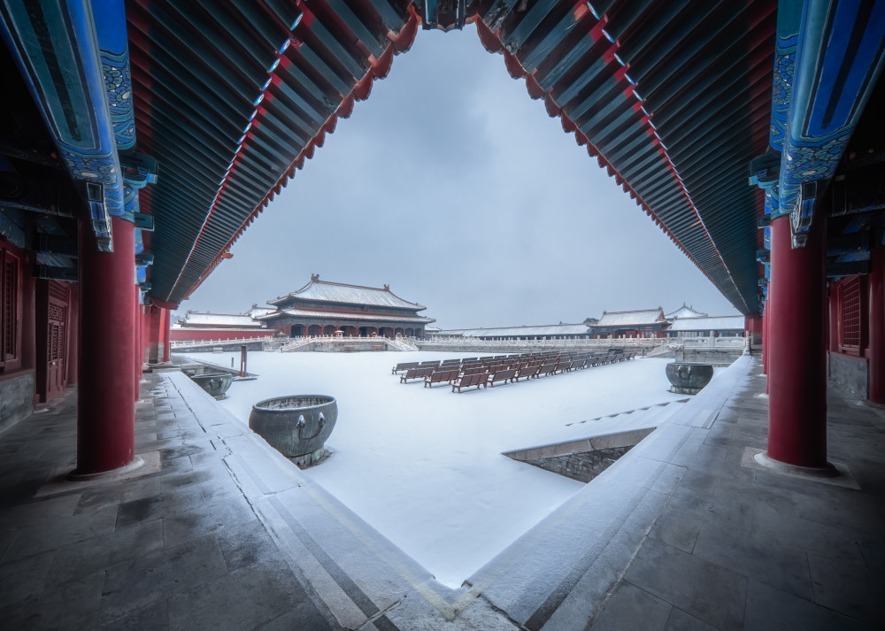 Palace of Heavenly Purity in the frame from Yuan Cui